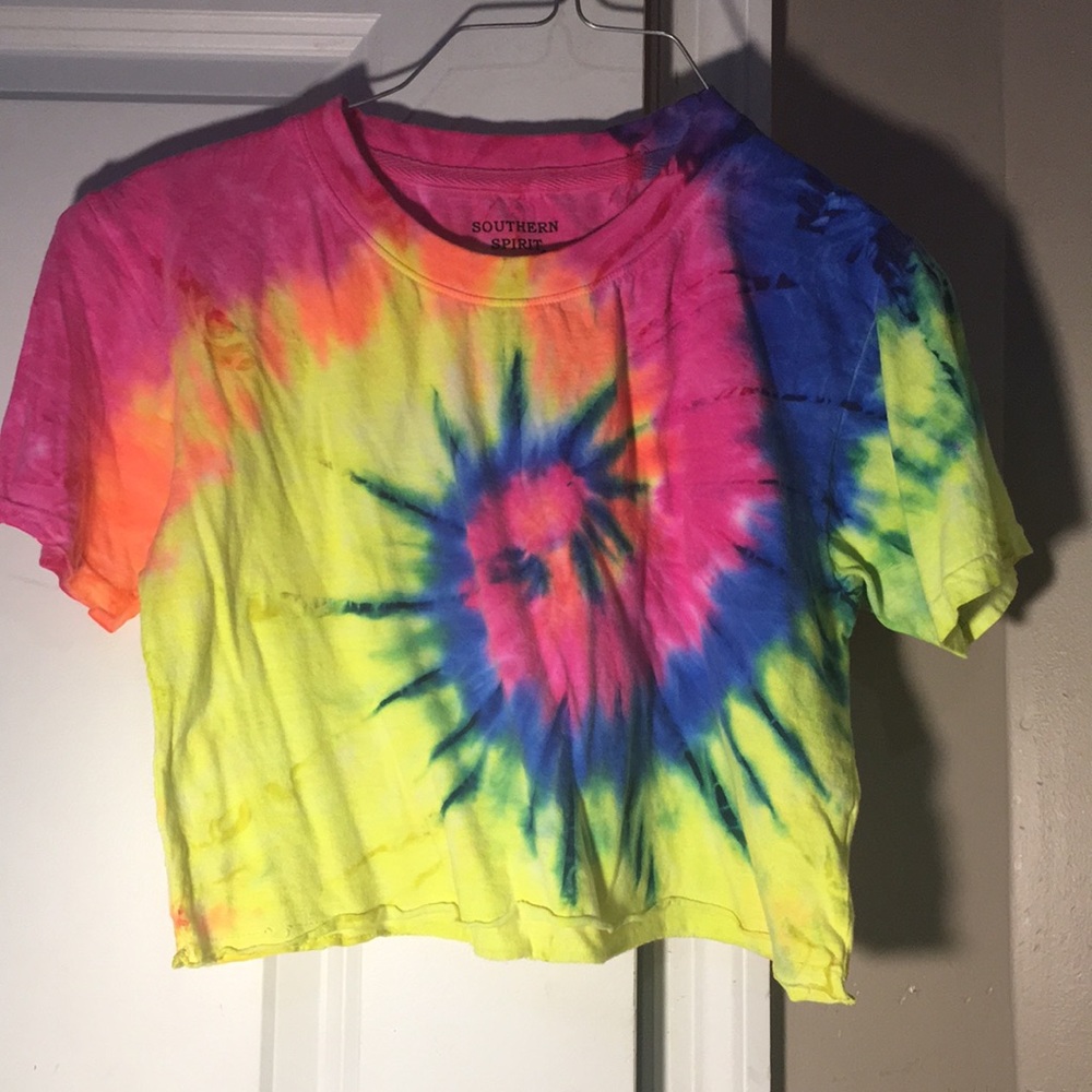 It’s a crop-top, and it’s very cute!